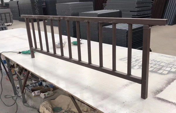 護(hù)欄生產(chǎn)廠家 護(hù)欄生產(chǎn)廠家